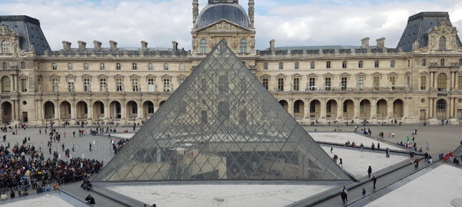 Tour Eiffel et Musee du Louvre